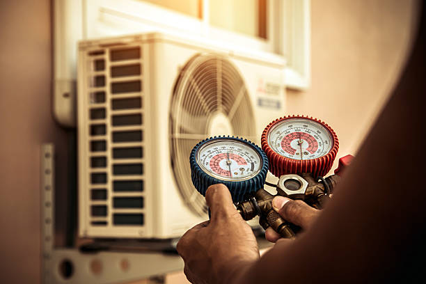 Professional Hvac technician working in Rogers, AR